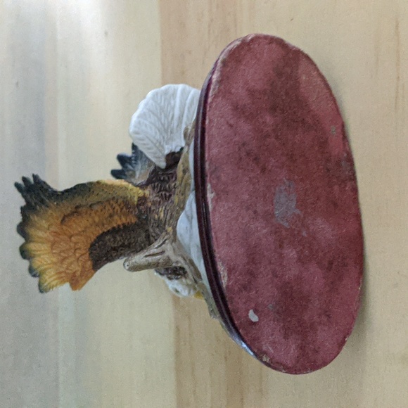 Eagle sculpture chipped painted - Picture 3 of 4